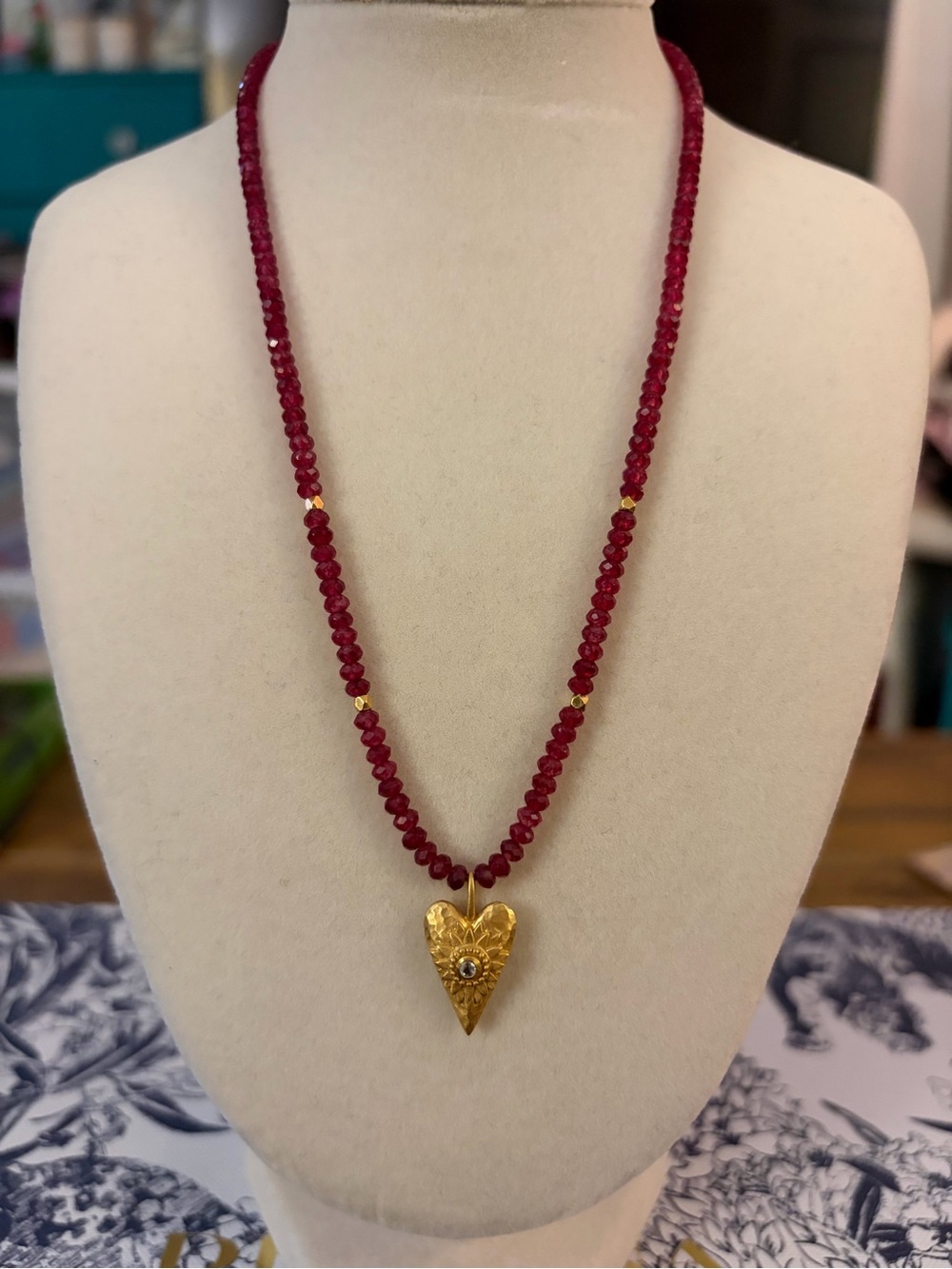 SATYA “I AM LOVED” CRYSTAL HEART NECKLACE ❤️✨
l